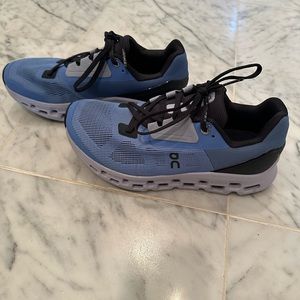 On cloud stratus women’s size 8